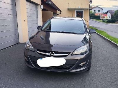 Grau Gebraucht 2015 Opel Astra Kombi | € 7.999 (Fairer Preis)