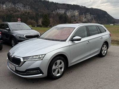 Silber metallic Gebraucht 2023 Skoda Octavia Style Kombi | € 39.990
