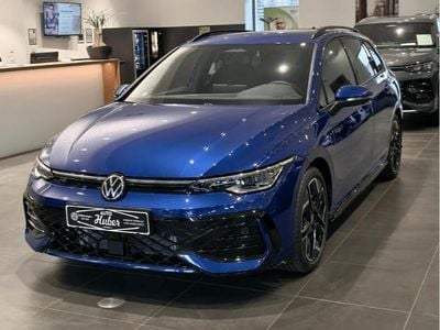 Mittelblau metallic Neu 2025 VW Golf VIII Sport Kombi | € 35.900 (Etwas zu teuer)