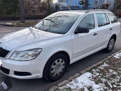 Gebraucht Skoda Octavia Active 105 PS (77 kW) 2011 Weiß Kombi