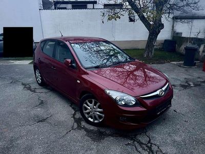 Rot Gebraucht 2012 Hyundai i30 Limousine | € 4.800 (Etwas zu teuer)