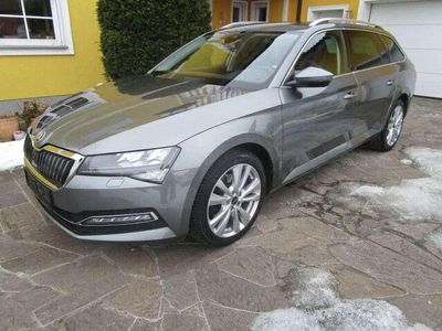 Gebraucht Skoda Superb Style 150 PS (110 kW) 2022 Grau Kombi