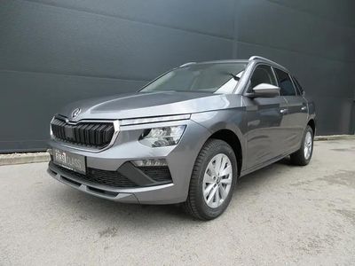Mittelgrau metallic Neu 2025 Skoda Kamiq Selection SUV | € 31.790 (Fairer Preis)