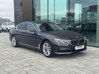 Grau Gebraucht 2017 BMW 750 Sport Line Limousine | € 44.990 (Etwas zu teuer)