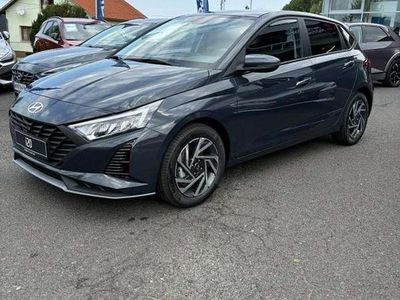 Gebraucht Hyundai i20 Comfort 79 PS (58 kW) 2023 Aurora grey Limousine