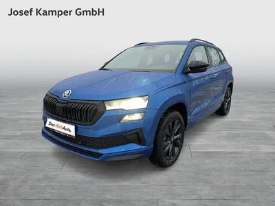 Mittelblau metallic Neu 2026 Skoda Karoq SportLine SUV | € 39.990 (Fairer Preis)