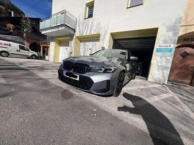 Grau Gebraucht 2024 BMW 330e Kombi | € 53.000
