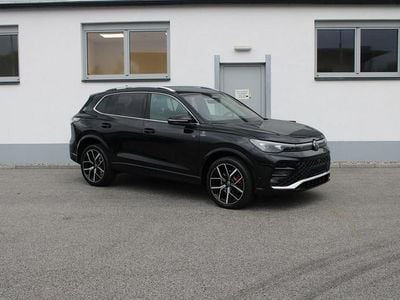 Schwarz metallicperleffektno Gebraucht 2024 VW Tiguan R-line SUV | € 62.990