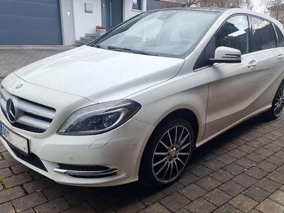 Gebraucht Mercedes B200 Edition 136 PS (100 kW) 2014 Weiß Van / Kleinbus