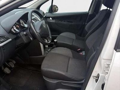 Weiß Gebraucht 2011 Peugeot 207 Limousine | € 2.550 (Guter Preis)