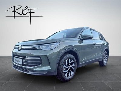Mittelgrün metallic Neu 2025 VW Tiguan SUV | € 57.317 (Fairer Preis)
