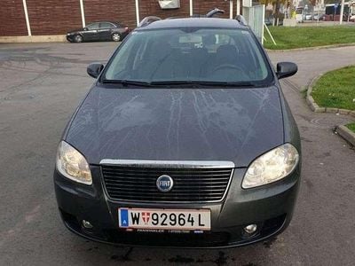 Grau Gebraucht 2005 Fiat Croma Active Kombi | € 2.200