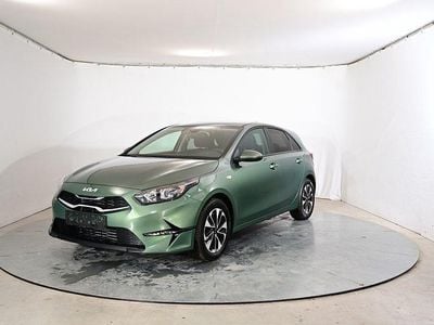 Grün Neu 2025 Kia Ceed Silver Kleinwagen | € 27.707 (Fairer Preis)