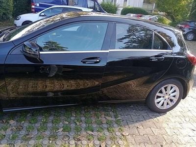 Gebraucht Mercedes A160 Edition 90 PS (66 kW) 2016 Schwarz Limousine