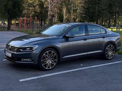 Grau Gebraucht 2015 VW Passat Trendline Limousine | € 14.490