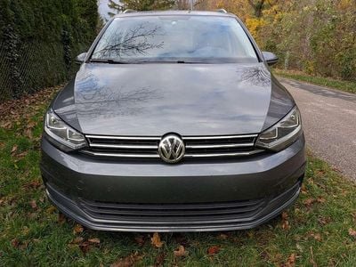 Grau Gebraucht 2018 VW Touran Highline Van / Kleinbus | € 22.500 (Etwas zu teuer)