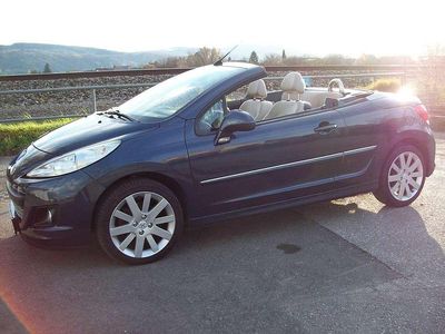 Blau Gebraucht 2015 Peugeot 207 Cabrio | € 9.000