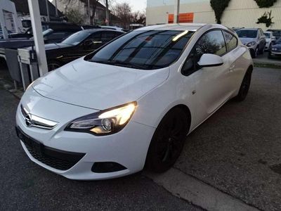 Weiß Gebraucht 2016 Opel Astra GTC Edition Limousine | € 9.590