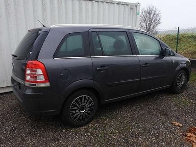 Grau Gebraucht 2011 Opel Zafira Edition+ Van / Kleinbus | € 2.000