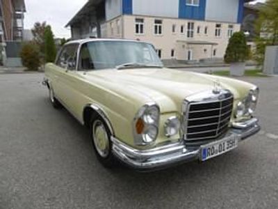 Gelb Gebraucht 1971 Mercedes 280 SE Coupé | € 73.500