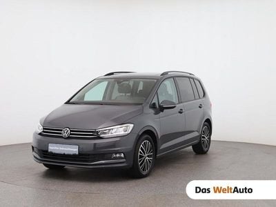 Hellgrau metallic Gebraucht 2024 VW Touran Comfortline Van / Kleinbus | € 35.990 (Teuer)