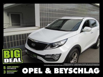 Deluxeweiss met. Gebraucht 2015 Kia Sportage SUV | € 12.990 (Teuer)