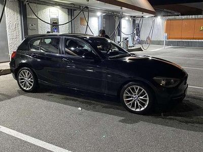 Schwarz Gebraucht 2012 BMW 116 Sport Line Kleinwagen | € 11.000