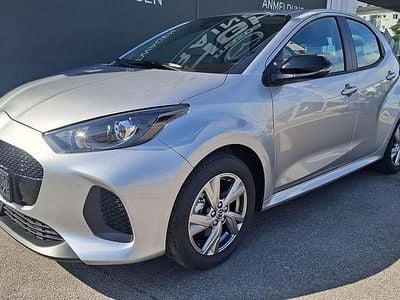 Neu Mazda 2 Exclusive-Line 92 PS (67 kW) 2025 Silber Limousine