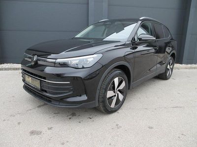 Schwarz metallic Neu 2025 VW Tiguan SUV | € 42.990 (Superpreis)