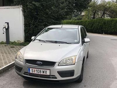 Silber Gebraucht 2007 Ford Focus Trend+ Kombi | € 1.999 (Teuer)