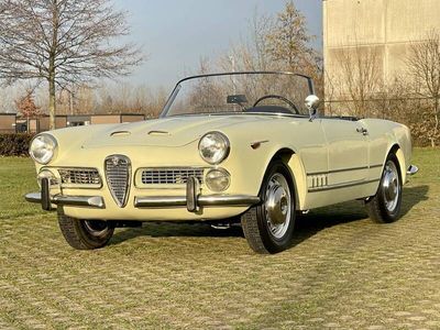 Gebraucht Alfa Romeo 2000 115 PS (84 kW) 1960 Gelb Cabrio