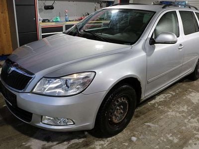 Grau Gebraucht 2012 Skoda Octavia Ambition Kombi | € 2.500