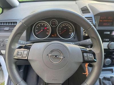 Gebraucht Opel Zafira Edition 116 PS (85 kW) 2010 Weiß Van / Kleinbus