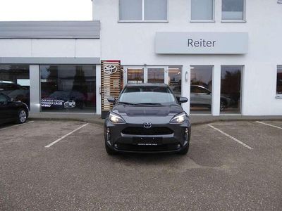 Grau Gebraucht 2023 Toyota Yaris Hybrid Active Limousine | € 20.990 (Fairer Preis)