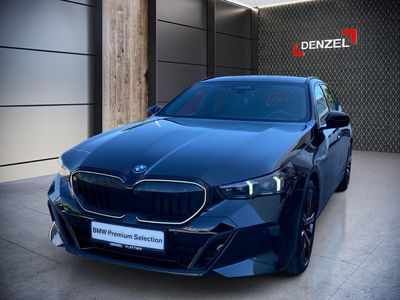Saphirschwarz metall Gebraucht 2024 BMW 520 Comfort Edition Kombi | € 66.600 (Teuer)