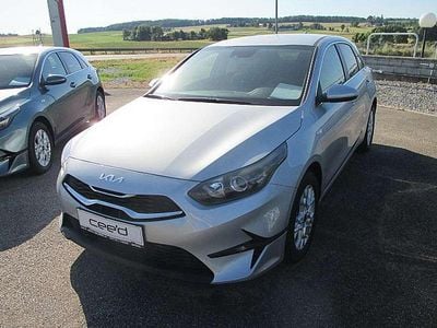 Silber Gebraucht 2023 Kia Ceed Silver Kleinwagen | € 24.700
