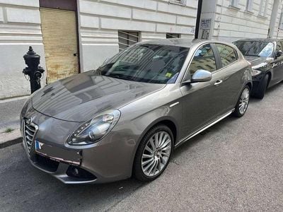 Grau Gebraucht 2012 Alfa Romeo Giulietta Distinctive Kleinwagen | € 7.900 (Etwas zu teuer)