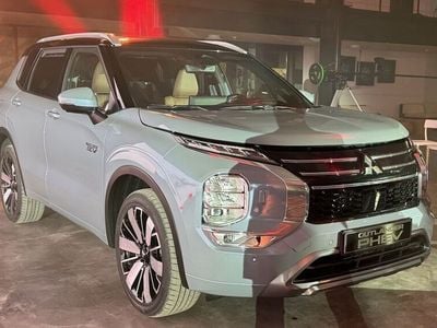 Gebraucht Mitsubishi Outlander P-HEV Invite 136 PS (100 kW) 2024 SUV