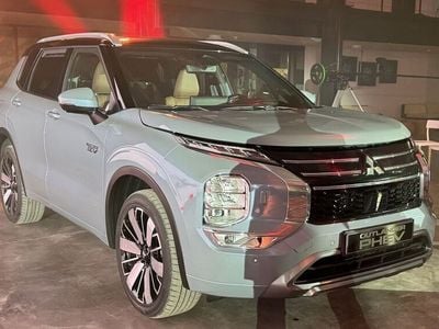 Gebraucht 2024 Mitsubishi Outlander P-HEV Invite SUV | € 49.990