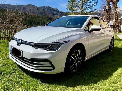 Gebraucht VW Golf VIII 90 PS (66 kW) 2021 Weiß Limousine