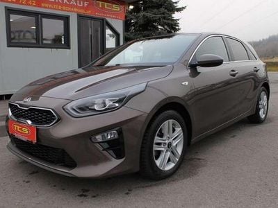 gebraucht Kia Ceed Ceed / 14 TGDI Silber DCT