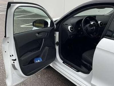 Gebraucht Audi A1 Sportback Admired 86 PS (63 kW) 2013 Weiß Kleinwagen