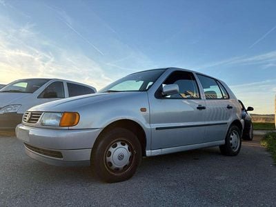 Silber Gebraucht 1997 VW Polo Family Limousine | € 1.000