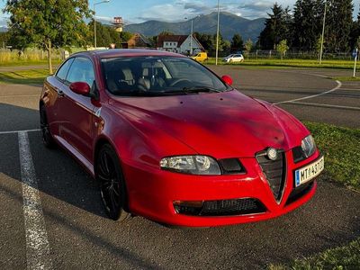 Rot Gebraucht 2004 Alfa Romeo GT Distinctive Coupé | € 11.700