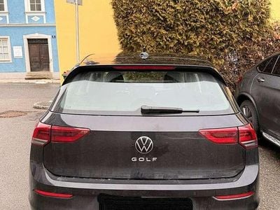 Gebraucht VW Golf Life 131 PS (96 kW) 2022 Schwarz Limousine