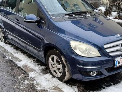 Gebraucht Mercedes 180 116 PS (85 kW) 2009 Blau Limousine