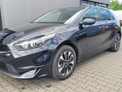 Schwarz Neu 2025 Kia Ceed Gold Kleinwagen | € 27.226 (Fairer Preis)