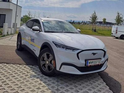 Weiß Gebraucht 2023 Ford Mustang Mach-E SUV | € 40.999