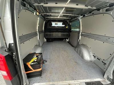 Silber Gebraucht 2017 Mercedes Vito Van | € 16.000