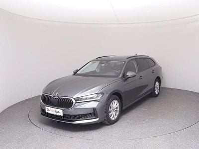 Neu Skoda Superb Essence 150 PS (110 kW) 2026 Mittelgrau  metallic Kombi